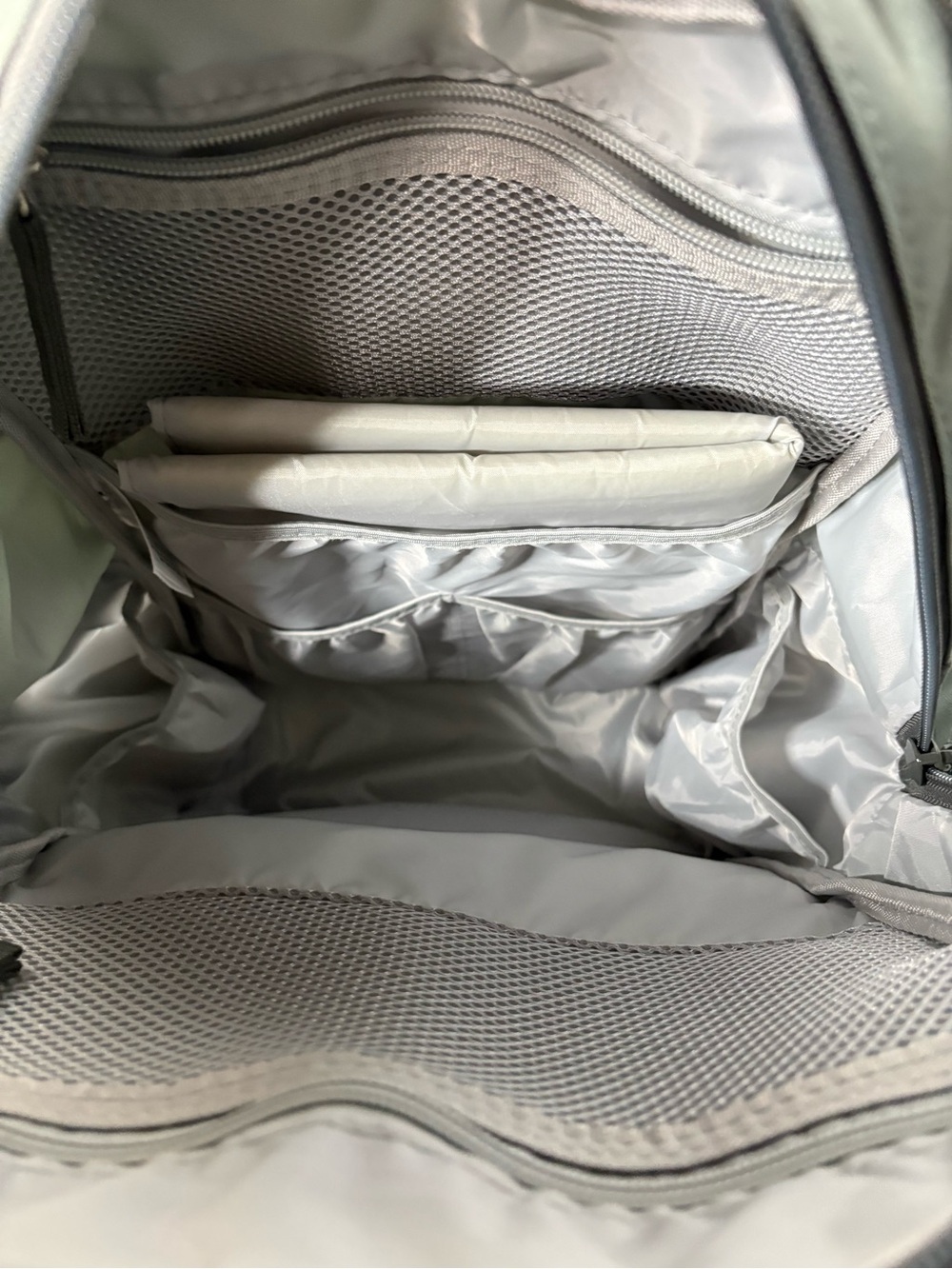 RED ROVR
Roo Diaper Backpack - Picture 7 of 11